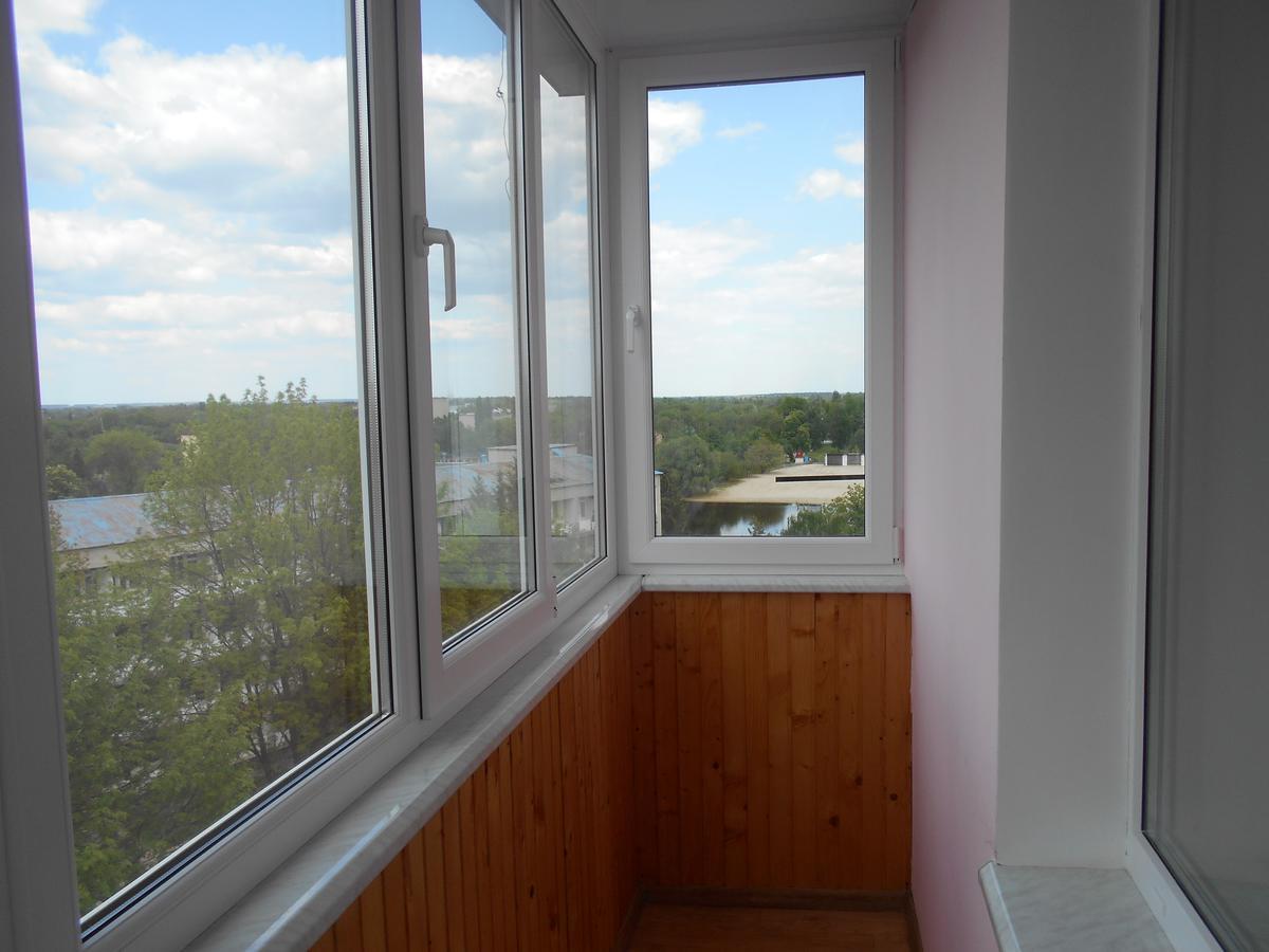 Миргород. Квартира Посуточно Центр. Евроремонт Esterno foto